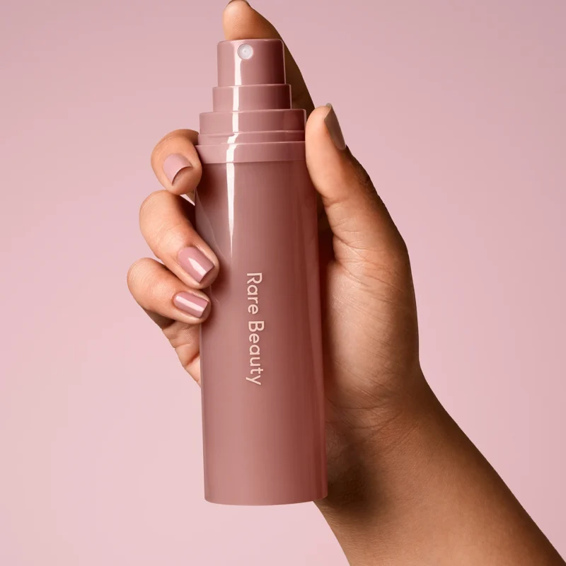 find-comfort-body-hair-fragrance-mist-on-figure-01-1440×1952